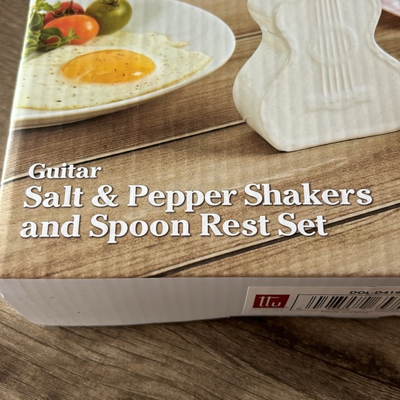 NWB Dolly Parton salt and paper shakers and spoon rest set - Picture 3 of 5